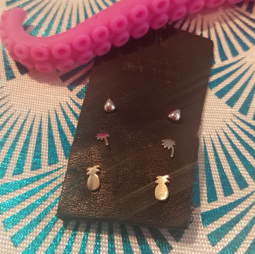 🧿 UO Set of 3 Tropical Stud Earrings 💧🌴🍍